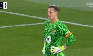 Bramkarz Barcelony w zielonej koszulce, wynik meczu Barcelona - Valladolid 0:1.