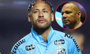 Neymar Jr. w niebieskiej koszulce z warkoczykami i jego ojciec, Neymar Senior, w kółku.