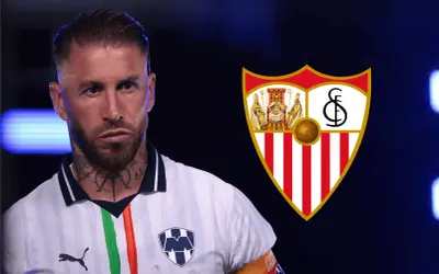 Sergio Ramos w koszulce z herbem Sevilli. Powrót do klubu, gdzie gra Sergio Ramos.