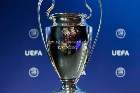 Trofeum Ligi Mistrzów, symbol tego, co ile jest Liga Mistrzów.