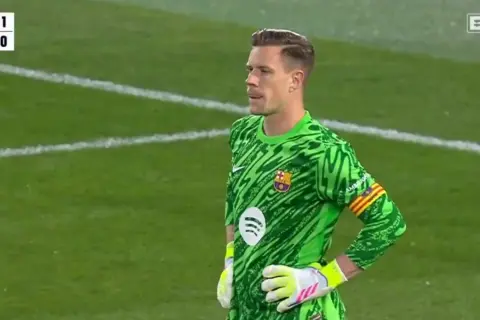 Bramkarz Barcelony w zielonej koszulce, wynik meczu Barcelona - Valladolid 0:1.