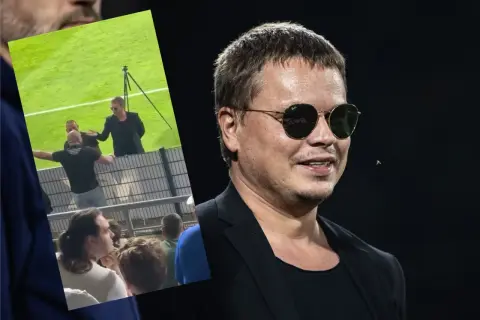 Właściciel Wisły Kraków, Tomek, w okularach przeciwsłonecznych, na tle stadionu. Obok fragment z trybun.