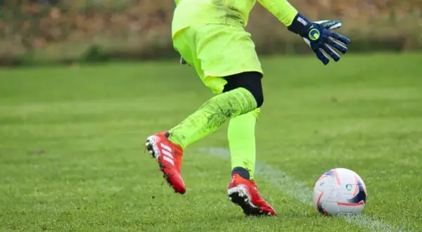 Oberliga zarobki: ile naprawdę zarabiają piłkarze w tej lidze?