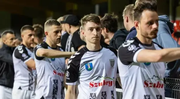 Ile zarabiają piłkarze Sandecji? Zaskakujące fakty o pensjach!