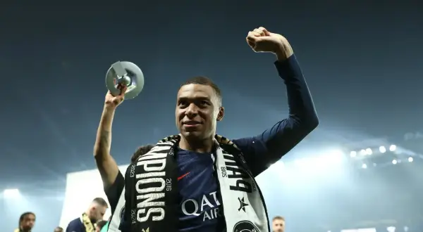 Ile zarabia Kylian Mbappe miesięcznie? Zaskakujące fakty o jego dochodach