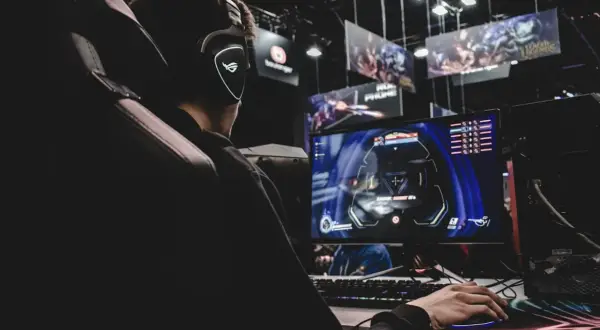 Od hobby do profesjonalnej sceny. Czy w e-sporcie nadal można zbudować karierę?
