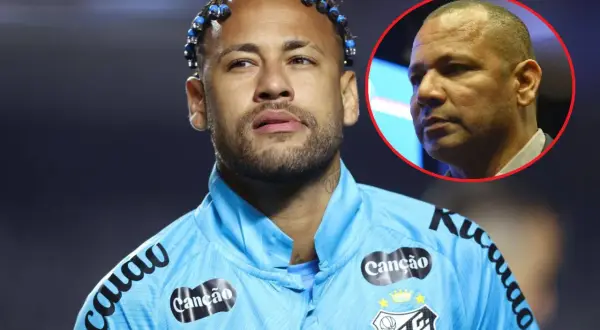 Neymar Jr. w niebieskiej koszulce z warkoczykami i jego ojciec, Neymar Senior, w kółku.