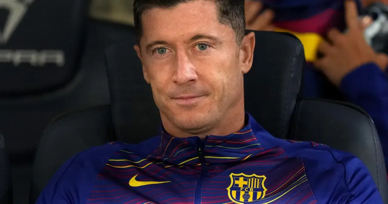 Robert Lewandowski w stroju FC Barcelony. Zastanawiasz się, ile kosztuje Lewandowski?