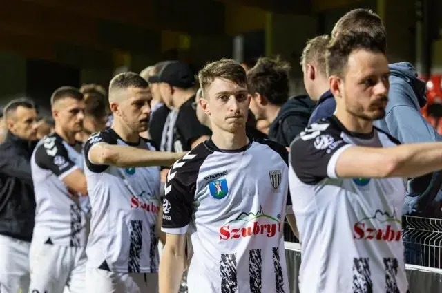 Ile zarabiają piłkarze Sandecji? Zaskakujące fakty o pensjach!