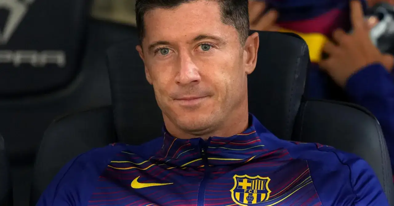 Robert Lewandowski w stroju FC Barcelony. Zastanawiasz się, ile kosztuje Lewandowski?