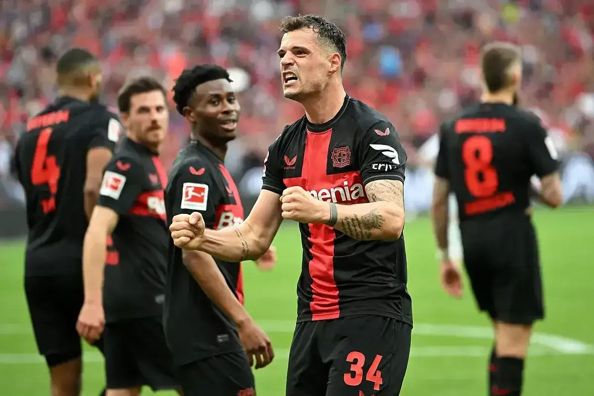 Piłkarze Bayer Leverkusen świętują. Czy to zapowiedź udanych bayer leverkusen transfery?