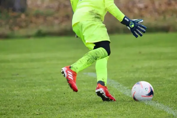 Oberliga zarobki: ile naprawdę zarabiają piłkarze w tej lidze?